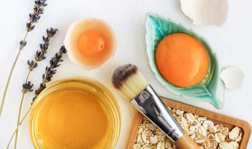 Looking for a few great face masks for glowing skin? We’ve got you covered! Check out our favorite ideas, including those you can buy as well as DIY!