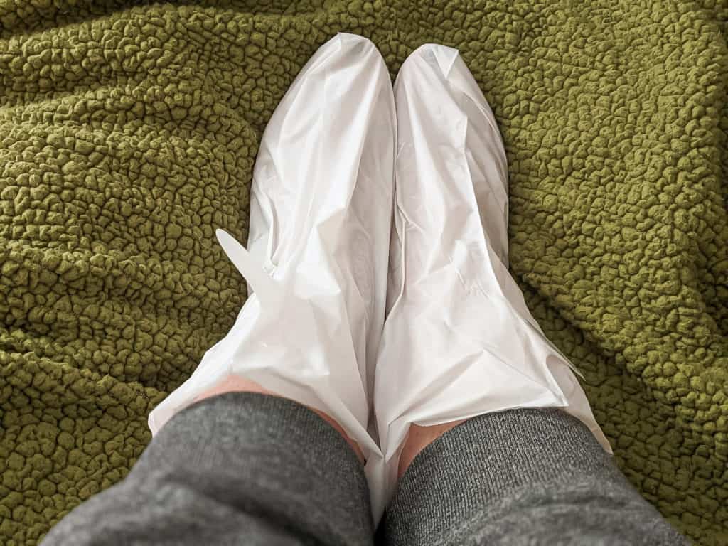 Looking for a detailed Aveeno Repairing Cica Foot Mask review to see if it's worth your money? Check out our guide to the pros & cons of this trendy treatment!