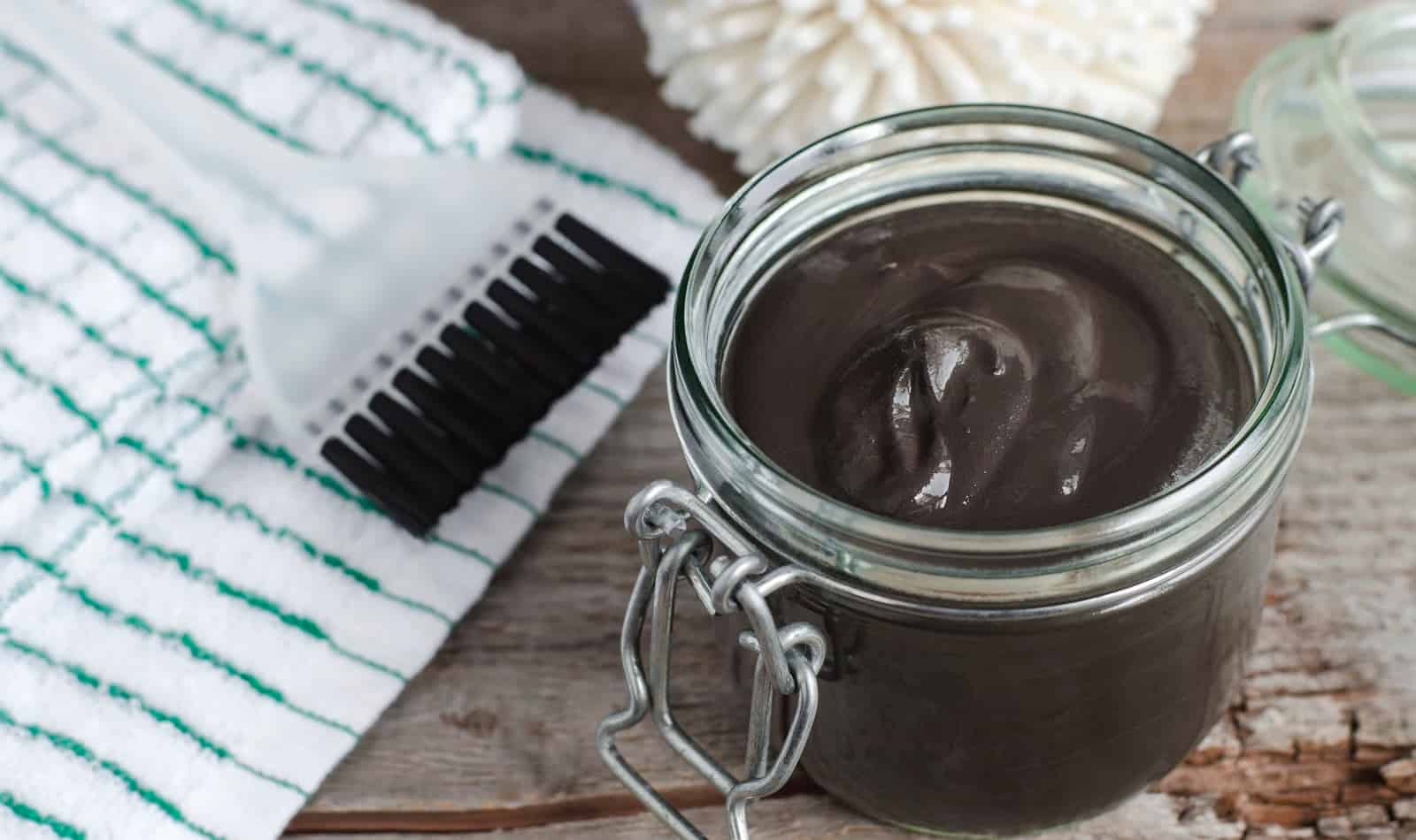 Thinking about trying out some rhassoul clay hair masks to see how they work for you? Then you'll want to check out our top 6 recommendations to buy or DIY!