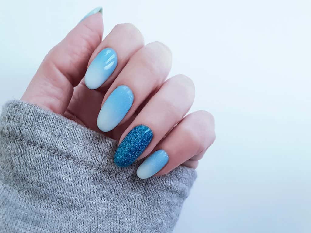 Ombre blue sky summer nail design
