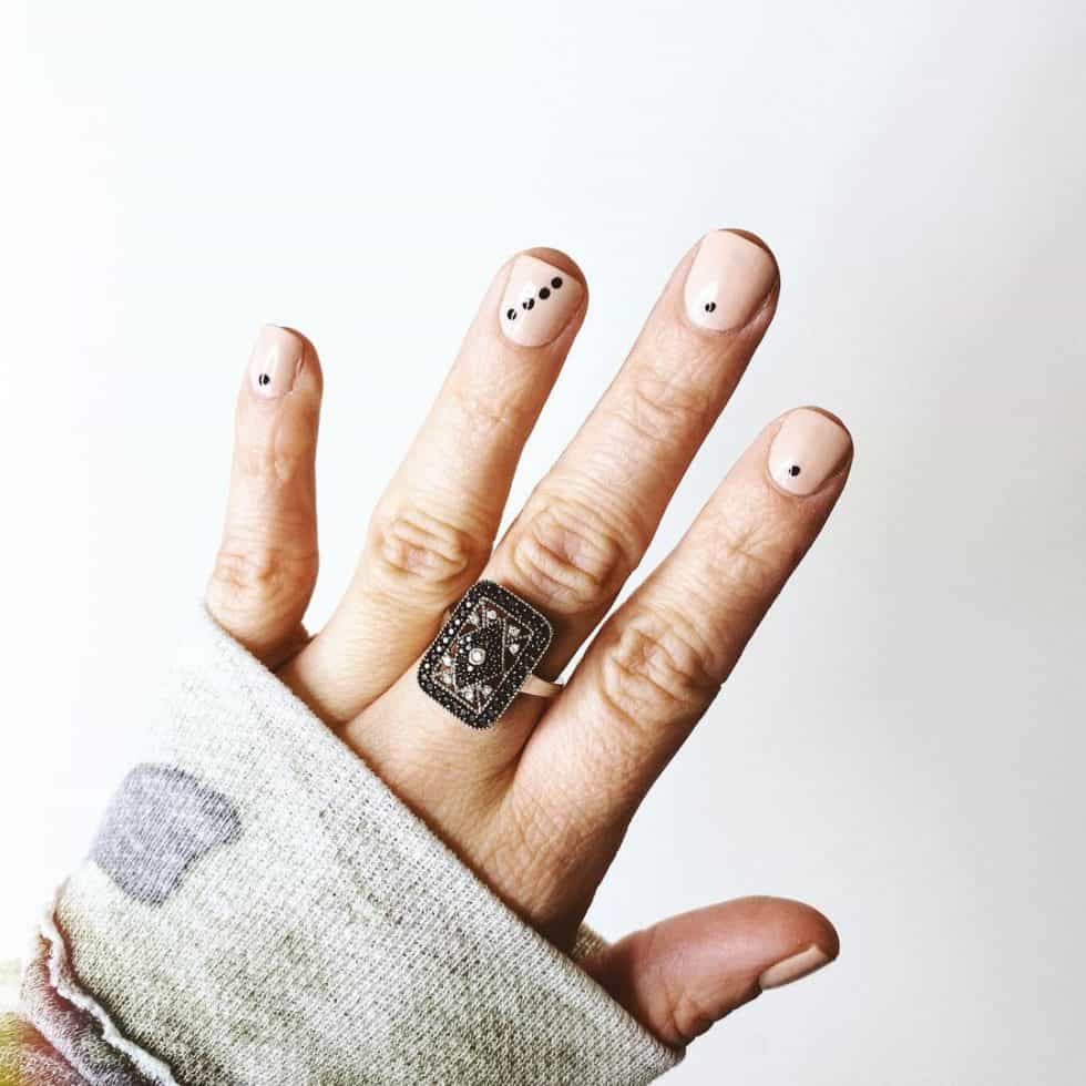 23 Gorgeous Minimalist Nail Designs