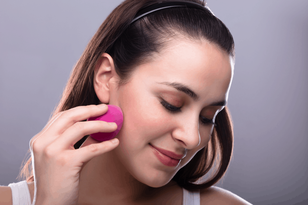 a simple lady using an RT miracle sponge for her make-up