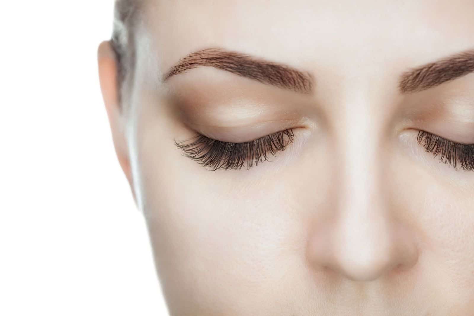 6 Easy Steps To Apply Eyelash Serum Properly – Thosegraces.com