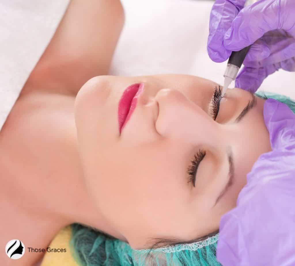 permanent makeup eyeliner procedure of a pretty lady