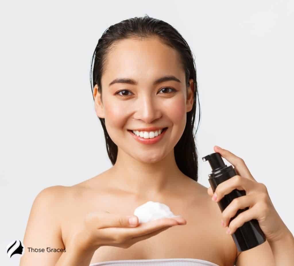 lady holding a foam cleanser (gel vs foam cleanser )