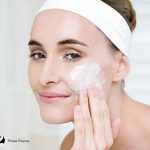 pretty woman cleansing face