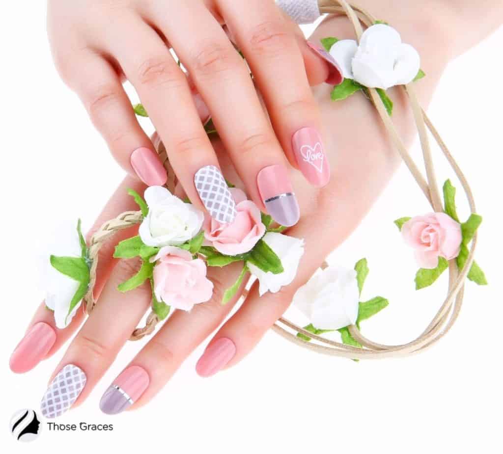 hand wearing pretty and simple press on nails
