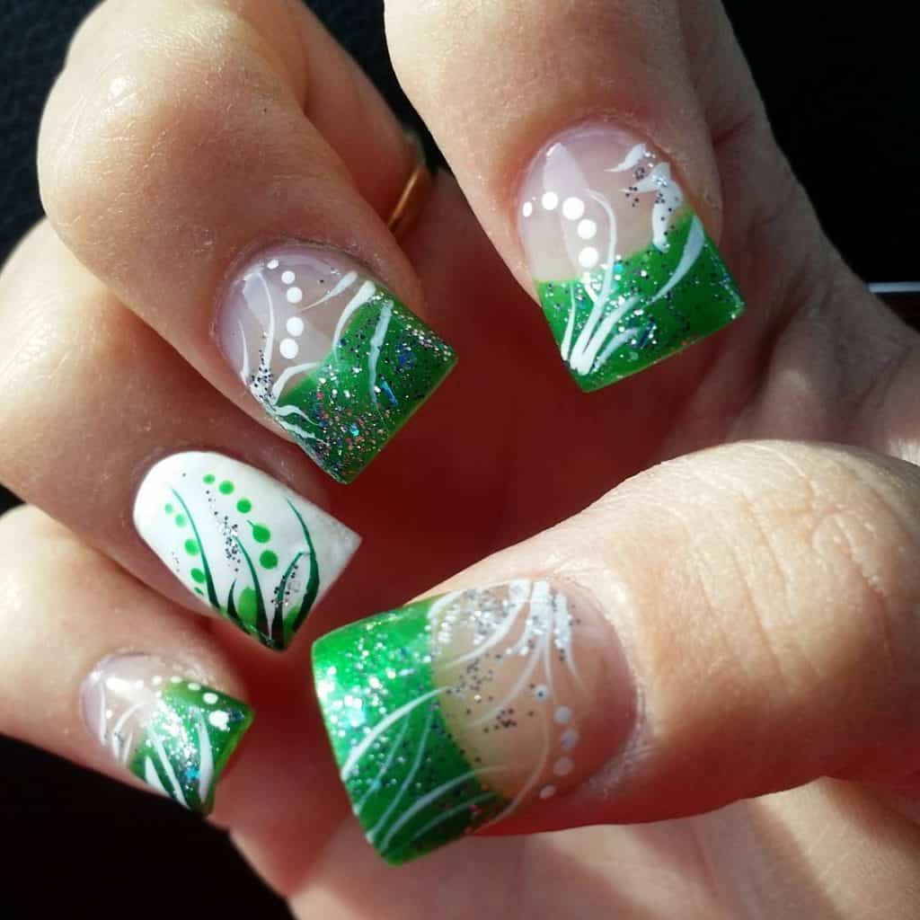 green nails