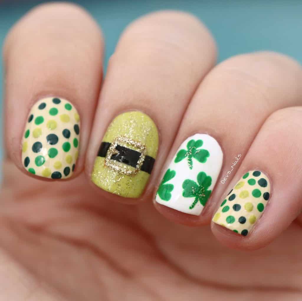 clove nail design