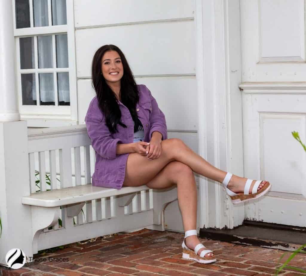 woman with an olive skin wearing a purple outfit