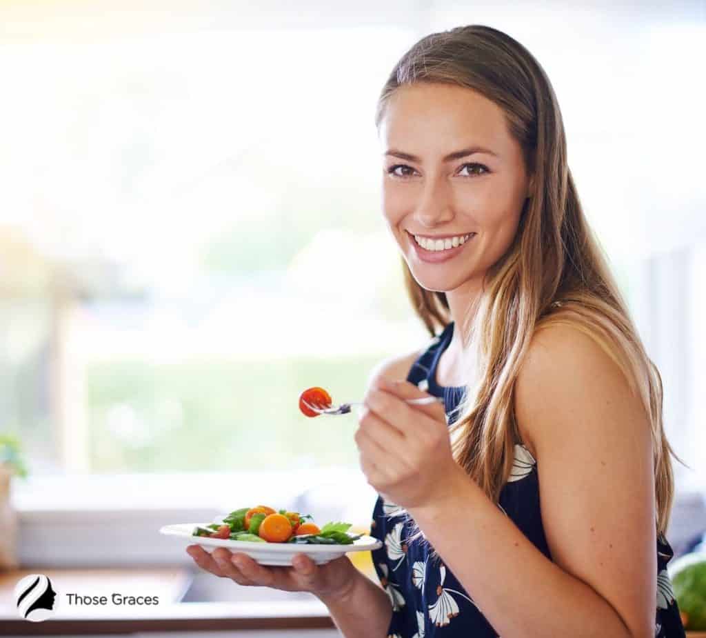 girl eating fruits