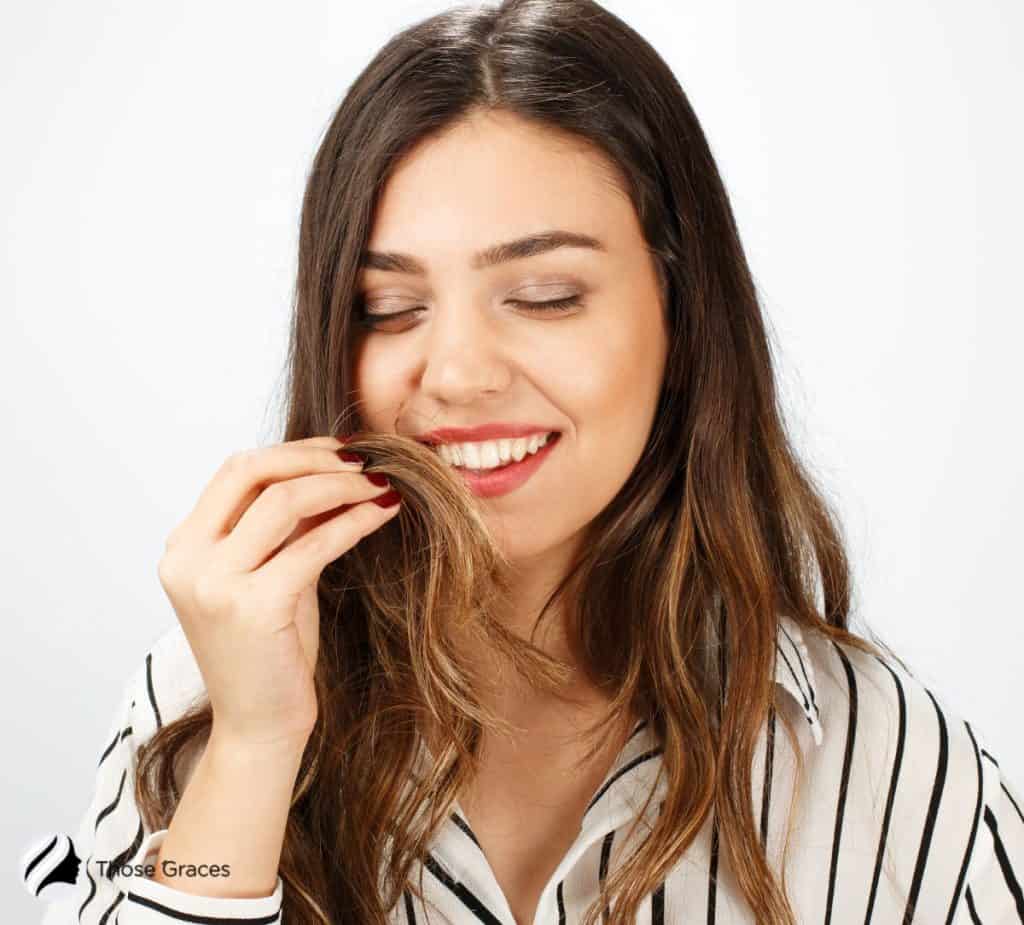 women checking her healthy hair