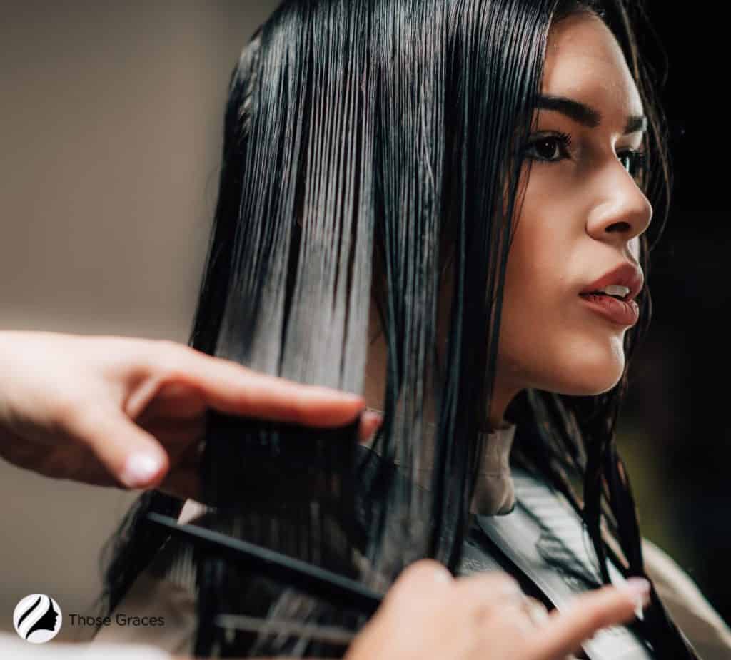 lady getting a hair cut