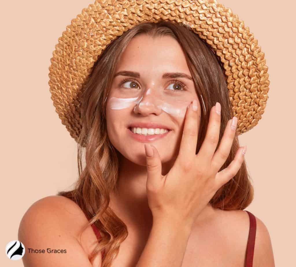 lady putting on sunscreen