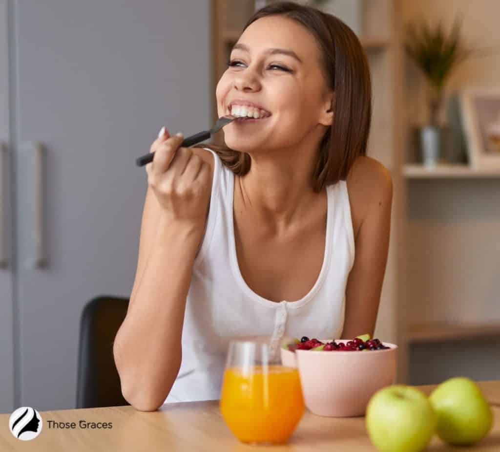 lady eating a healthy diet